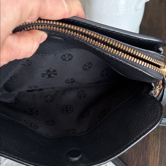 Tory Burch Ivy Black Pebbled Leather Crossbody with Gold Logo - Picture 8 of 16